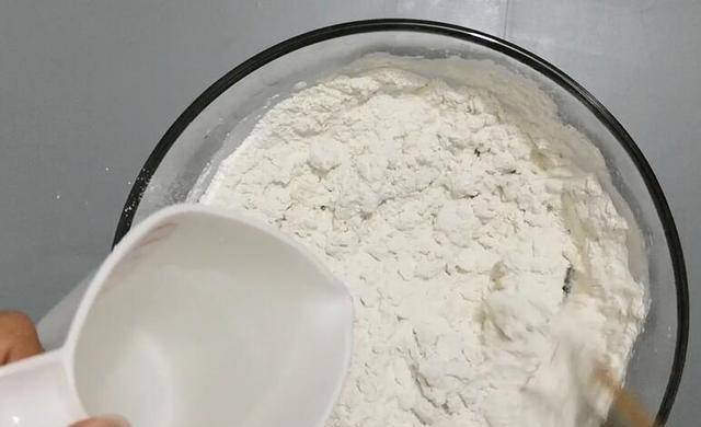 糯米粉怎么和面不干裂 55fb0b62f75d434fb28ebe1d89f825e0.jpeg