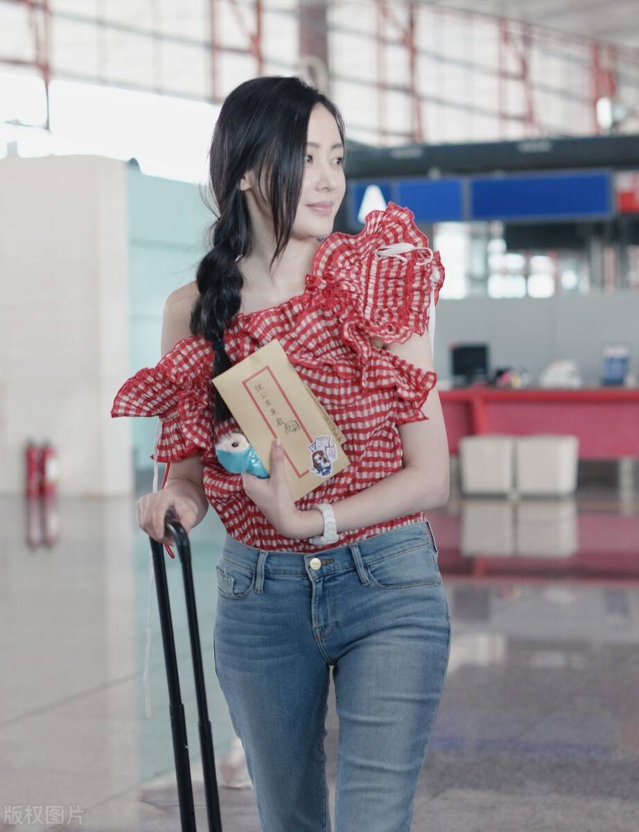 黑色|女神张天爱不仅颜值身材绝佳，穿搭风格也是百变且养眼