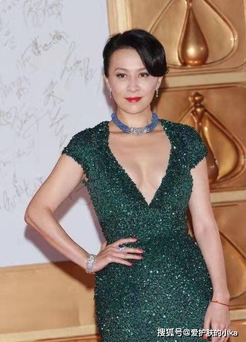 一身|一线明星气势就是足，刘嘉玲一身亮片裙气场十足，55岁保养得真好