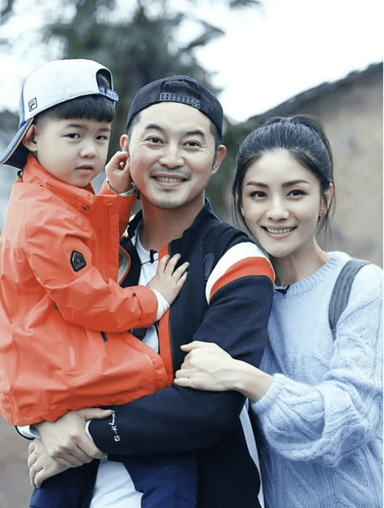 胡可|老婆名气比他大，43岁“长相老土”的他为何如此受综艺节目欢迎？？