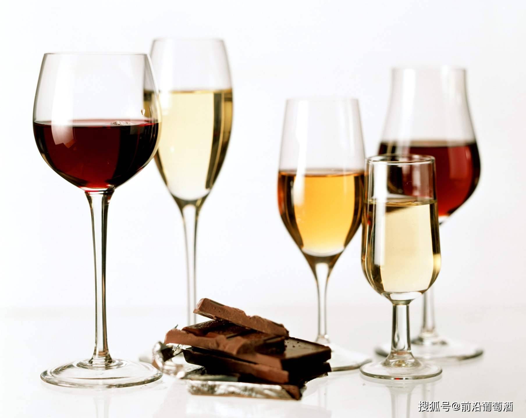 气泡|葡萄酒观色识酒进阶，通过葡萄酒澄清度和发泡性识别葡萄酒！