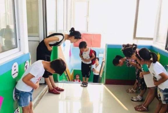 什么|幼儿园的5种“冷暴力”，孩子默默承受心里苦，家长却一无所知