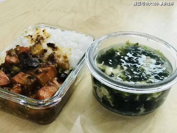 标的|浙江一公司老板禁止员工热饭，极尽嘲讽之能：有本事可以吃大餐