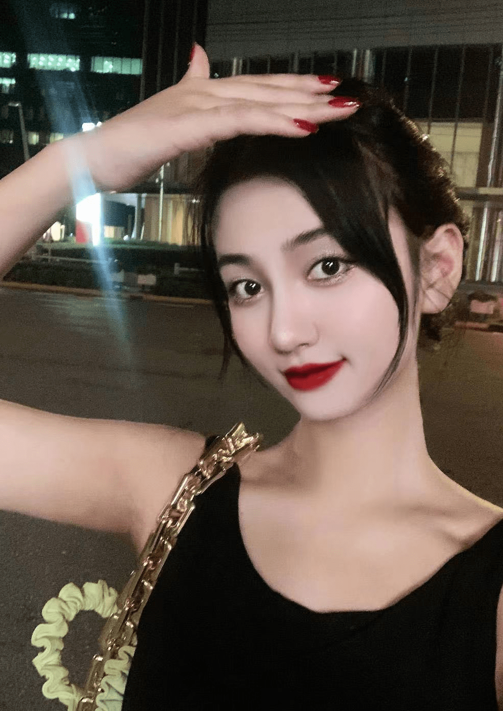 原创网红自曝和郭麒麟共度七夕!暗指二人感情火热,就连睡觉都要牵手