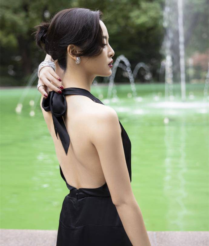 结果|小S这么穿衣好时髦，拿珠宝当“衣服”穿，结果不丑还意外的好看