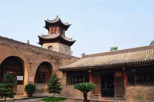 张壁古堡：我国唯一具有军民双重用途的城堡遗址，有众多古迹