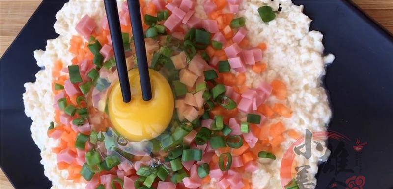 加入适量|豆腐别再炖着吃,加1个西红柿,教你很解馋的吃饭,越吃越香