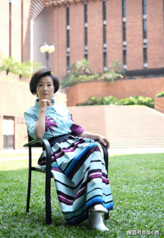 活动|汪明荃73岁又怎样？穿搭、发型、妆容都精致，气质在不用刻意扮嫩