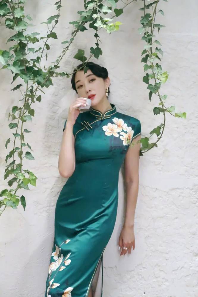 细节|《理想之城》孙俪太放飞,穿旗袍扮“邦女郎”真酷,比邓超有气场