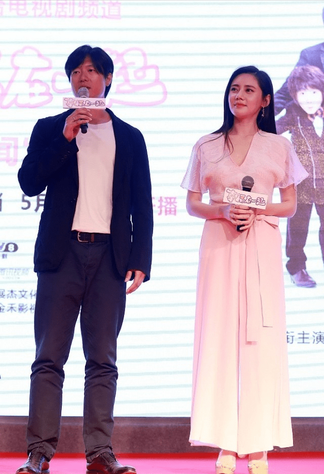 上围|秋瓷炫真是把温柔刻在骨子里，穿淡粉色连体裤，上围丰满腰肢挺细