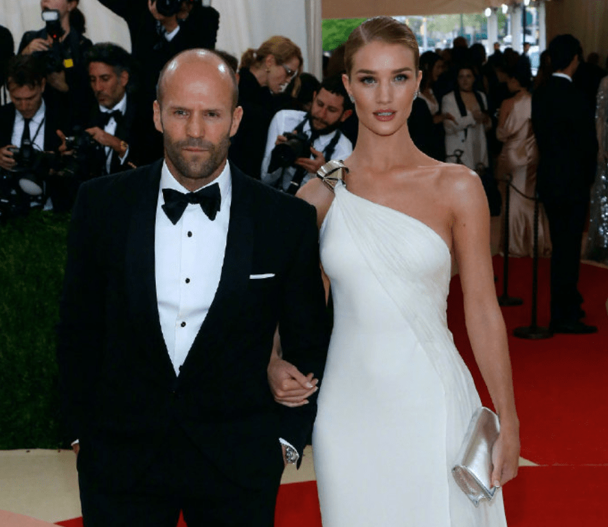 杰森斯坦森再当爹,老婆是维密天使,54岁的他又要拍片赚奶粉钱了_罗茜