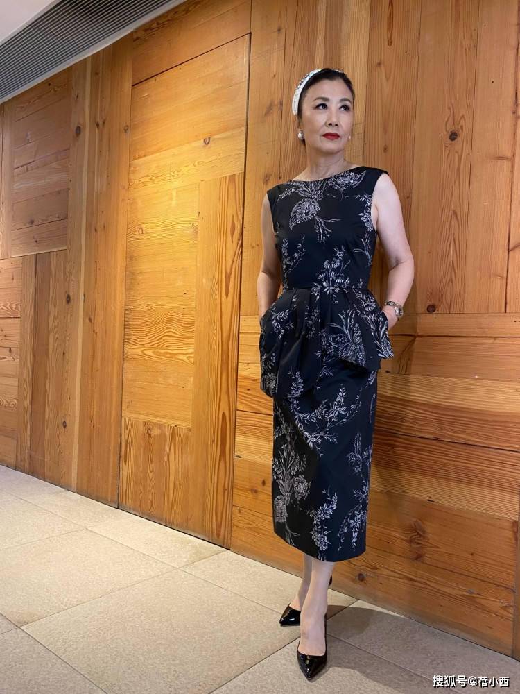 活动|汪明荃73岁又怎样？穿搭、发型、妆容都精致，气质在不用刻意扮嫩