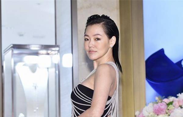 结果|小S这么穿衣好时髦，拿珠宝当“衣服”穿，结果不丑还意外的好看