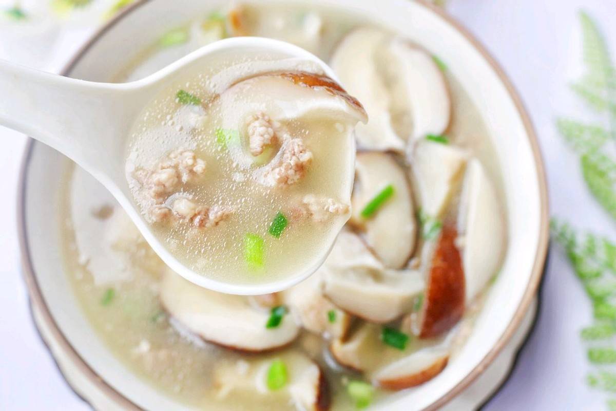 原创入秋后多喝汤,家常香菇瘦肉汤,清淡营养,便宜又好喝