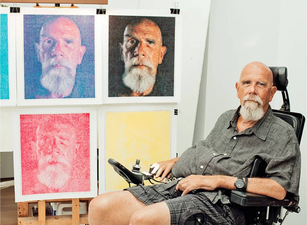 著名超级写实画家查克·克洛斯去世，享年81岁_搜狐网