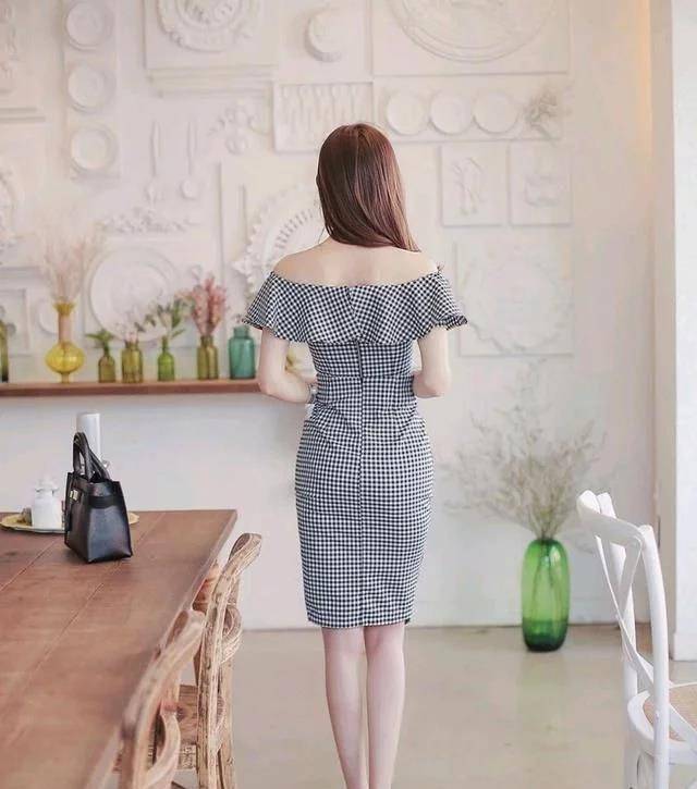 身材|孙允珠：格子荷叶珍珠礼服裙，身材姣好，气质更撩人