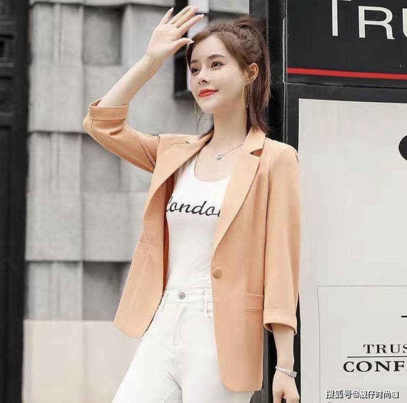 设计|早秋职场女性穿搭新灵感,休闲通勤两不误,时髦高级就是这么简单