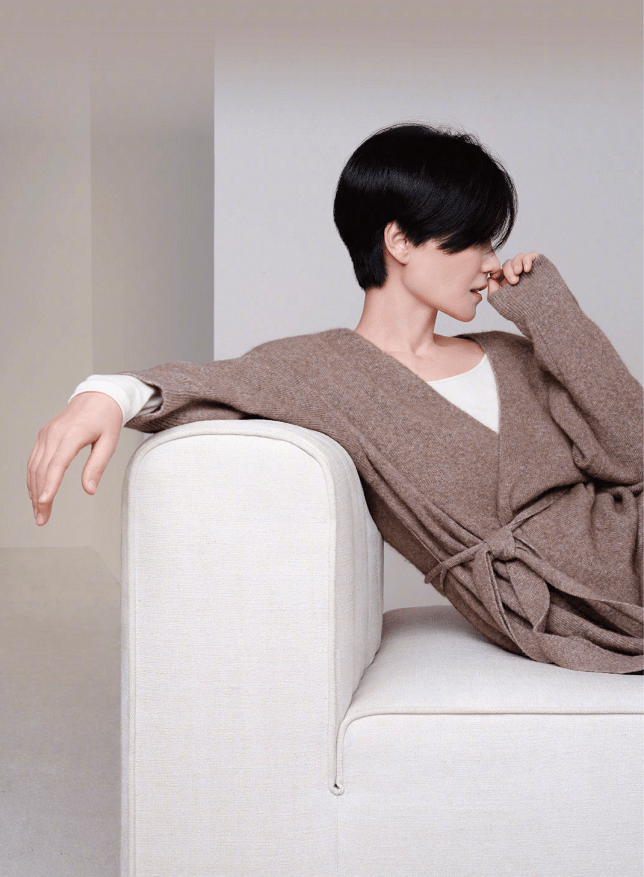 面料|52岁的王菲也是“打工人”,穿着睡衣拍广告,一般人没这气场