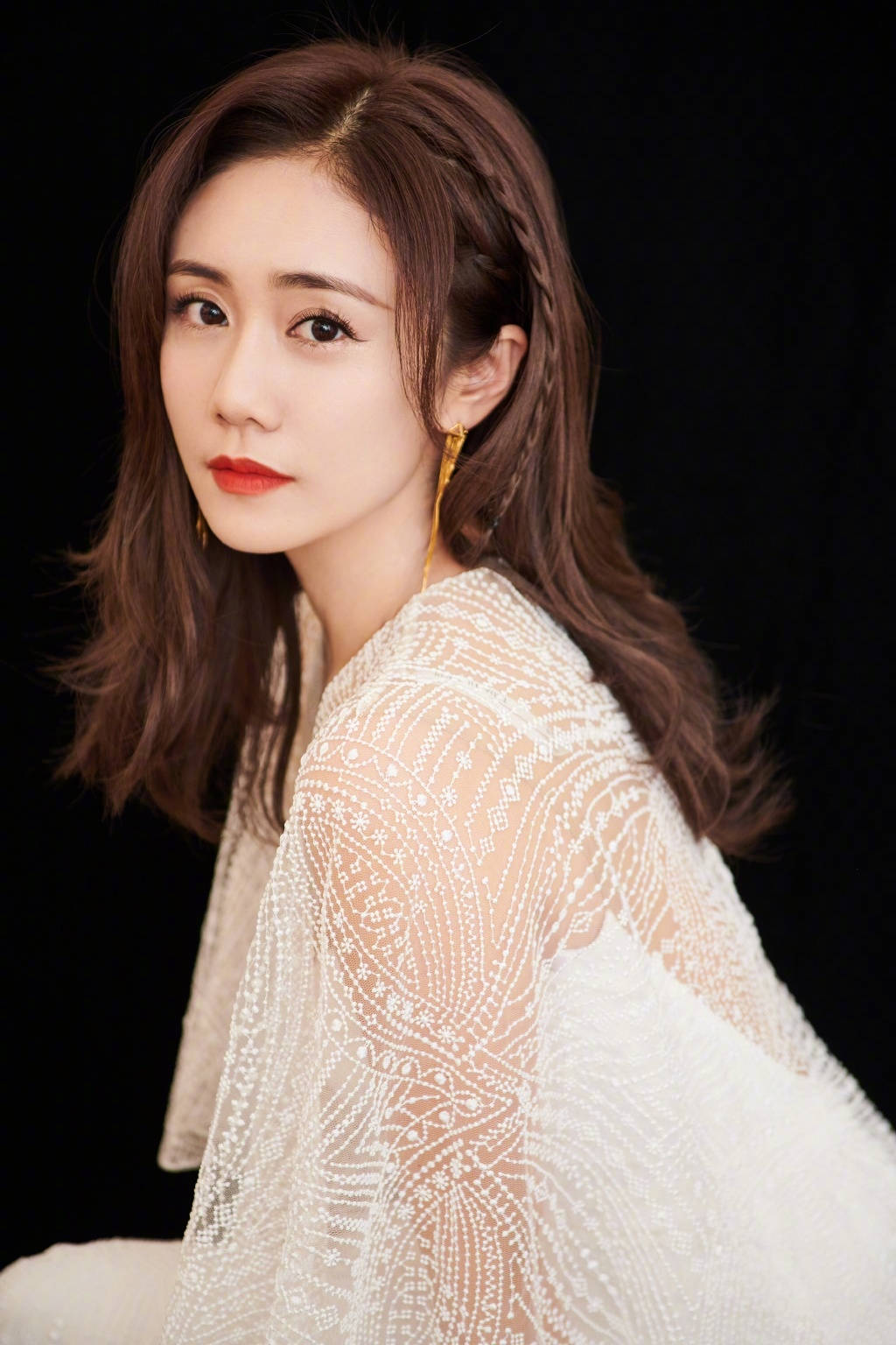 渔网|38岁刘芸太敢穿，亮片西装配“渔网裤”太抢镜，真是为美豁出去了