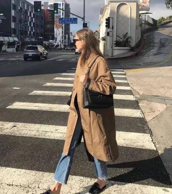 褐色|还在玩黑色配造型吗？那就out了！今年流行这4组配色，显白又高雅