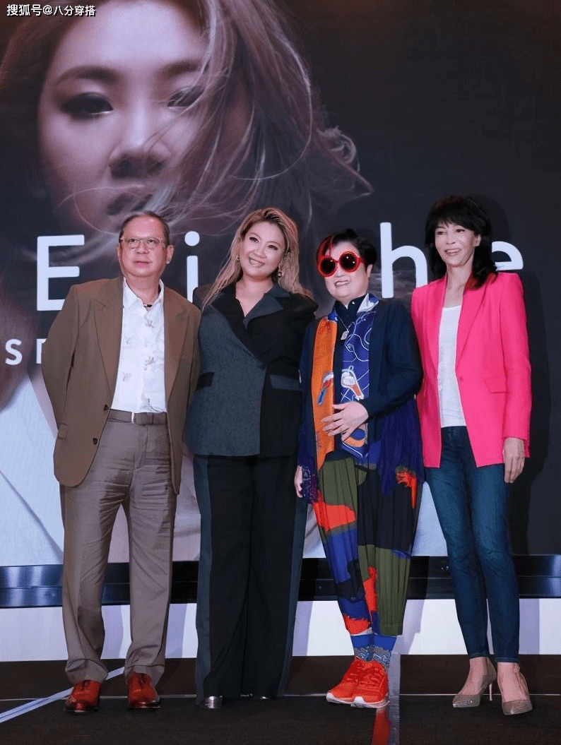 姐妹|郑欣宜体重过百照样美，一身拼色西服套装干练知性，自信稳重