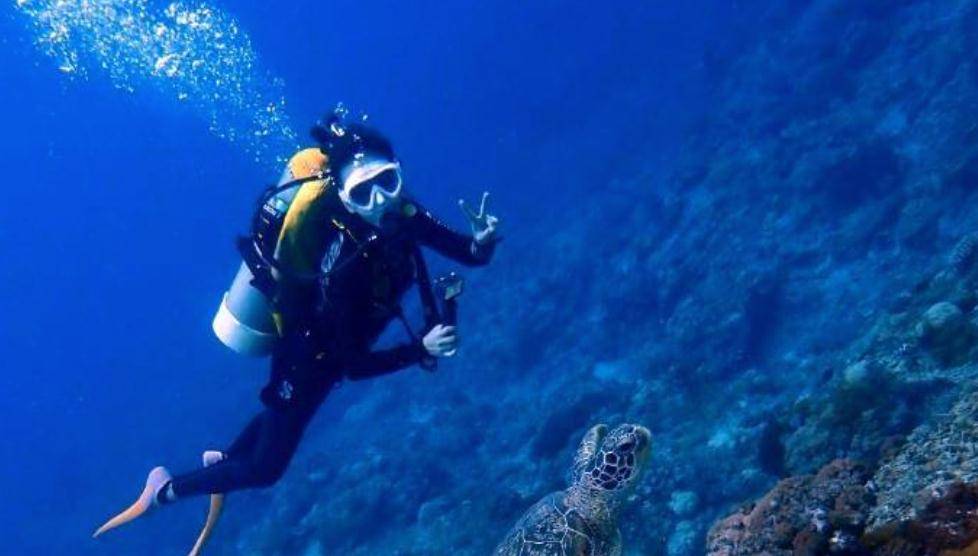 相片|陈意涵晒孕期运动照！趴在地上不见孕肚，一字马劈开毫不费力