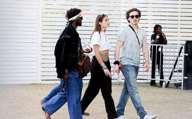 事情|贝克汉姆儿子继承了父亲的高颜值,和未婚妻同框,穿得休闲简约