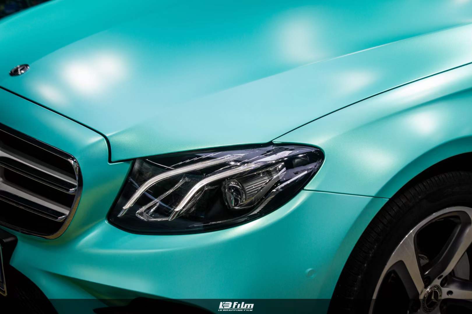 奔驰e级汽车贴膜lb改色膜电光金属蒂芙尼