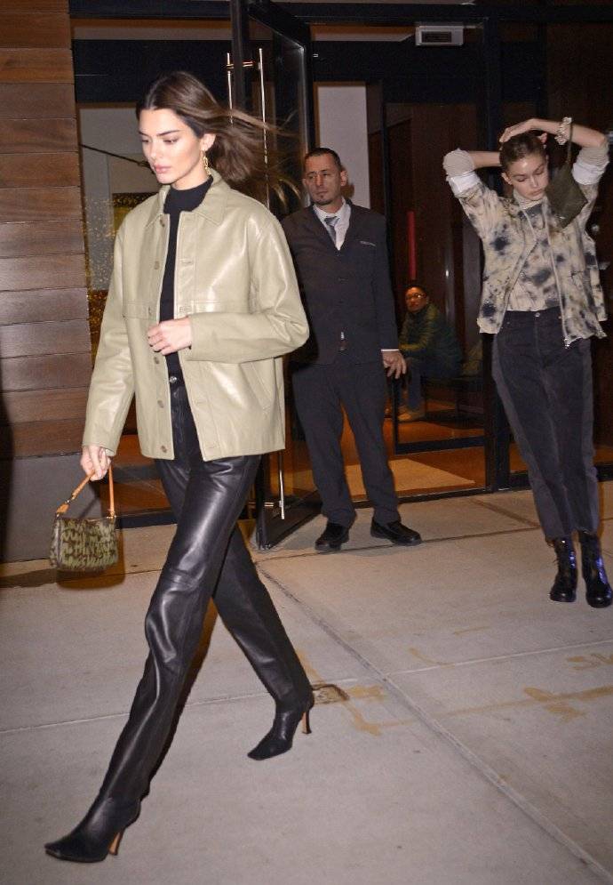 身材|超模肯豆、吉吉同框了！吉吉水墨上衣超吸睛，肯豆一身皮革更抢镜