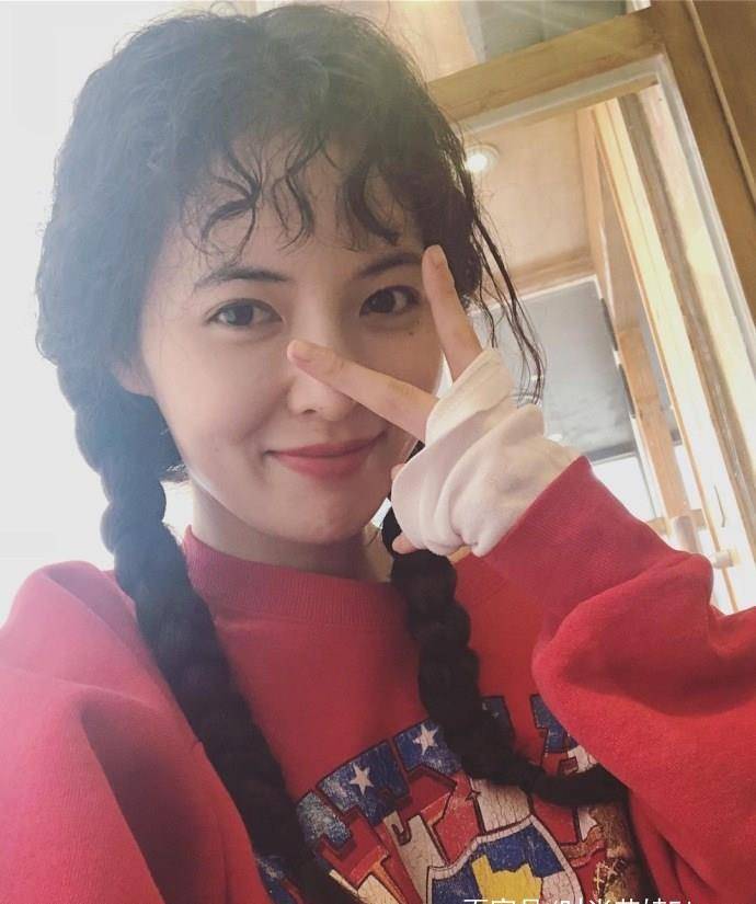 黑色|娱乐圈9位女星都用的发型，杨幂热巴清纯少女，不及金泫雅的复古