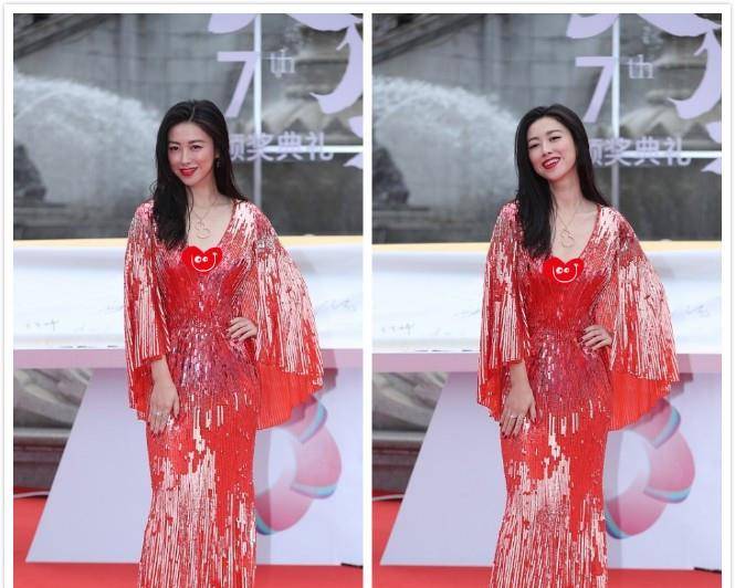 姐妹|朱珠的美是骨子里的，一件靓丽的亮片长裙，穿得高级又时尚