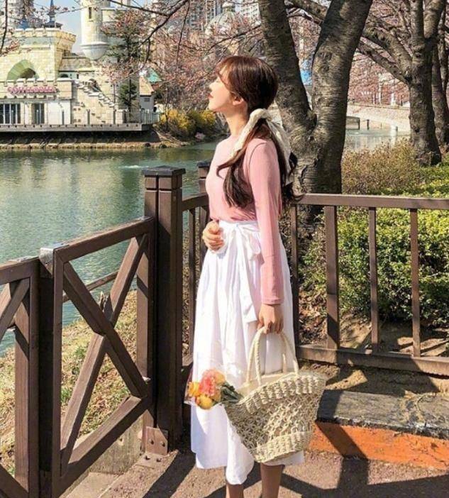 回头率|夏天的“半身裙”怎么搭配？教你几种风格，又美又飒，回头率超高