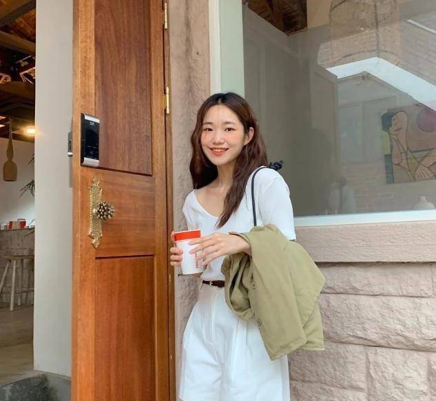 身材|不管什么身材的女人，穿T恤要牢记这“3点”，这样才显瘦又迷人