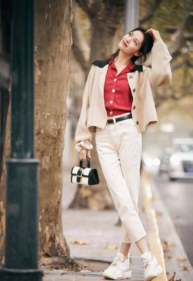 黑色|钟楚曦才是靠“衣品”出圈的大佬！复古港风拿捏在手，同性都着迷