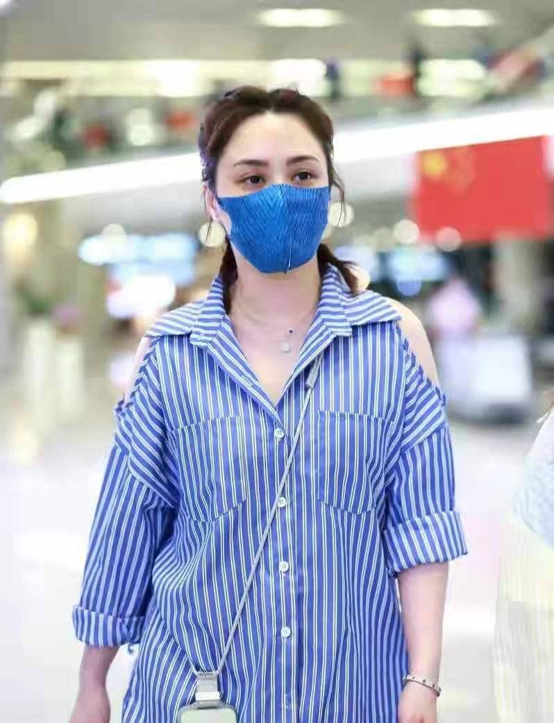 西裤|40岁阿娇离婚后身材发福，穿宽松衬衫搭阔腿裤不显瘦，气质似路人