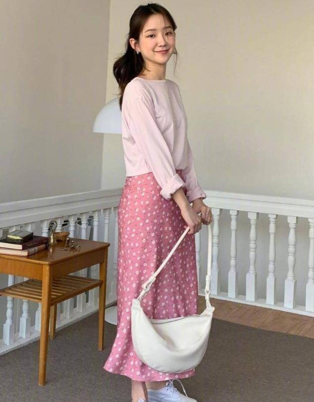 颜色|夏天衣服不用多，有这“2裤2裙2上衣”就够了，简约时尚又大方