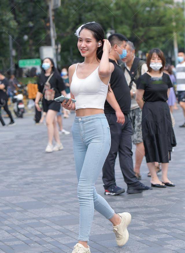 整体|高贵优雅的打底裤装扮更添清纯美感，展现迷人体态，美感十足
