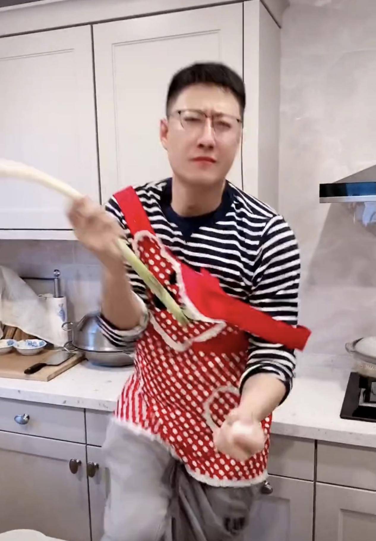 在家做饭图片真实最新 fff43f541aeb462b9d35fa474688df85.jpeg