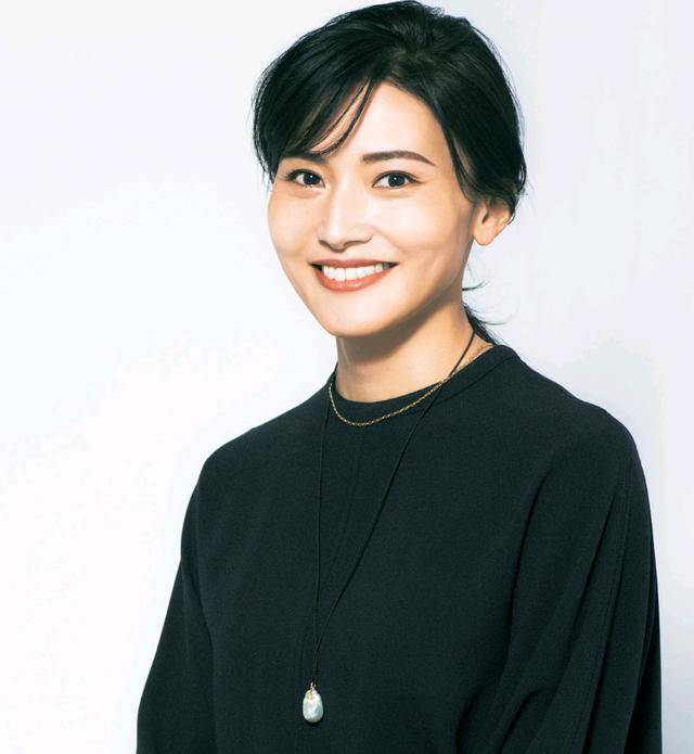 发型|面部太宽的女人如何变美？改变这些细节，显脸小之外还能提升气质