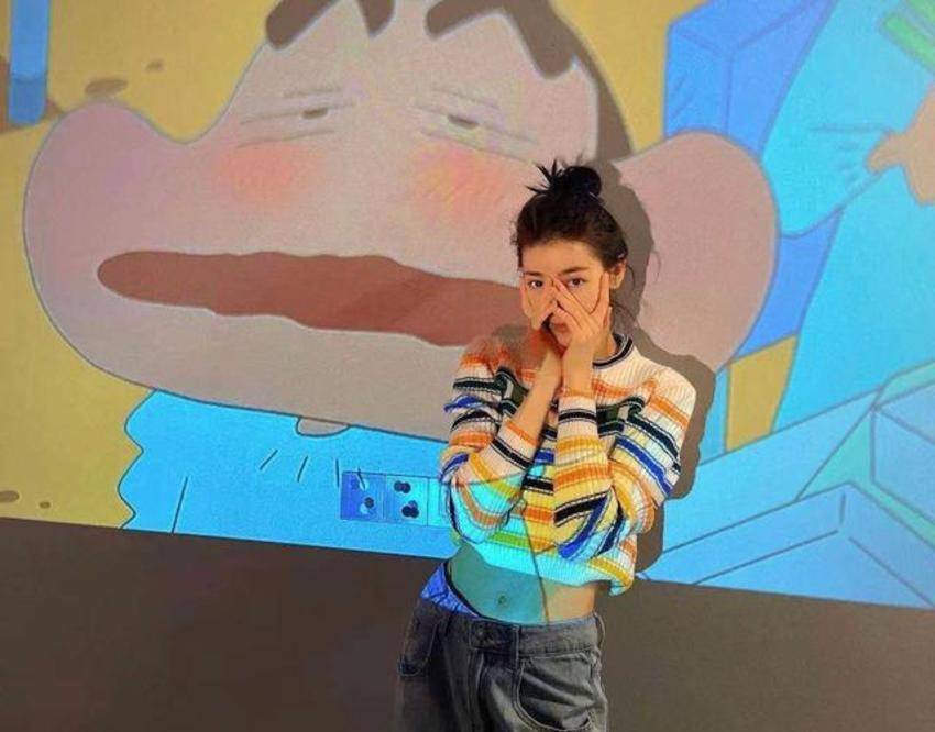 整体|欧阳娜娜终于转变路线,走御姐风撞衫迪丽热巴,两人气质不相上下