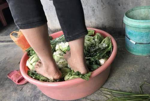 美食|你觉得脚踩的美食卫生吗?看看这些脚踩食物,肯定有你吃过的上榜