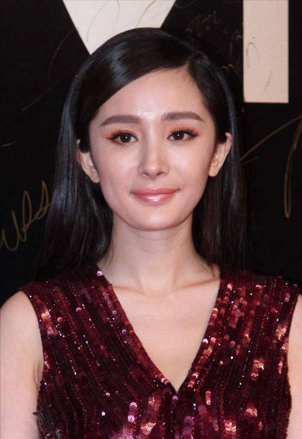 整体|杨幂无修近照状态好真实,妆容精致也显老气,橙色眼影好突兀