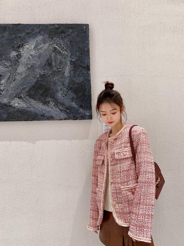 整体|秋天一定要穿一次“小香风套装”,高级不说还显白,美进骨子里