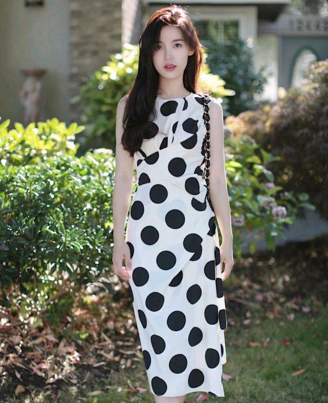 黑色|温柔浪漫简单干净的穿搭，可以把自身的魅力呈现出来，谁穿谁优雅