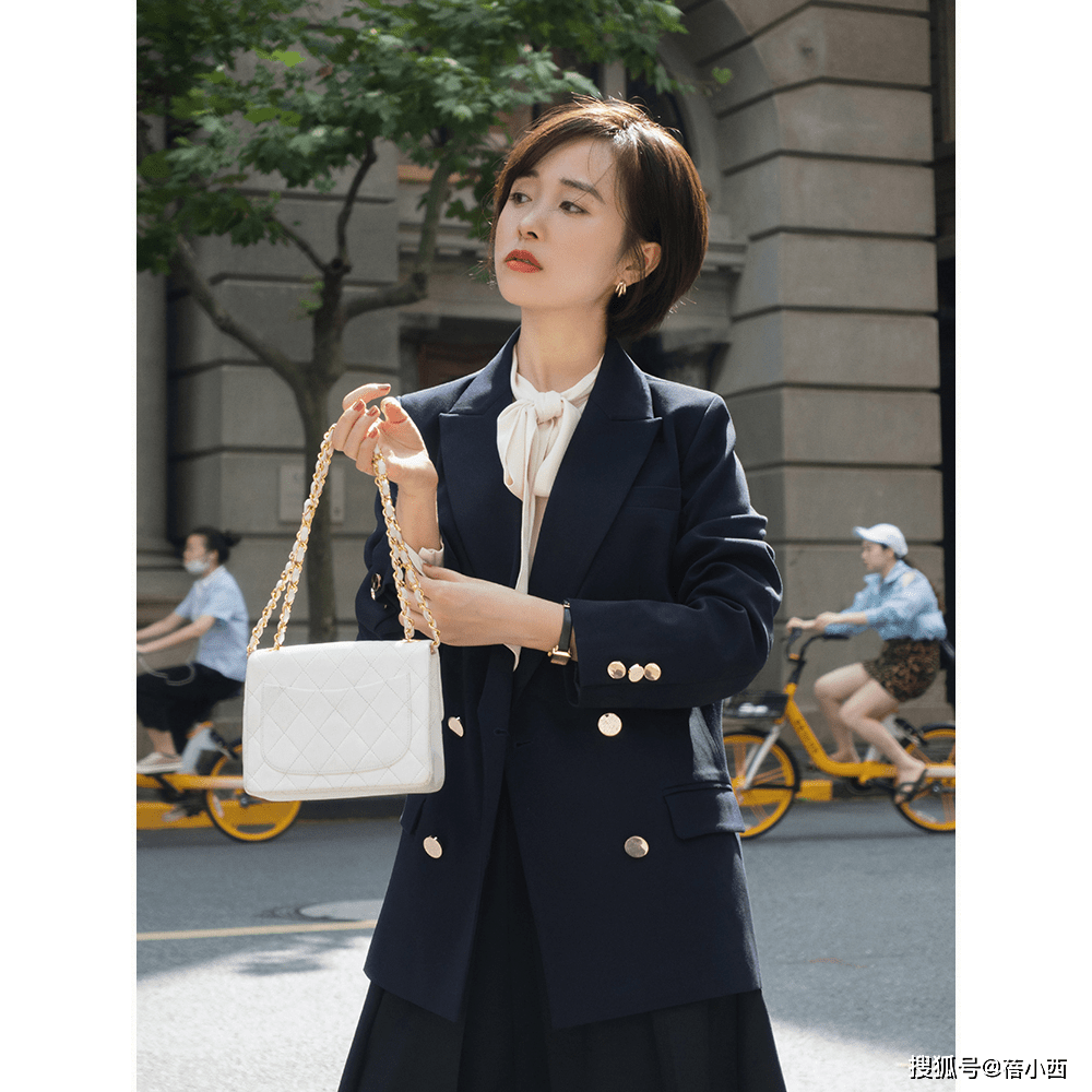 下半身|张天爱的私服穿搭真洋气，休闲西装配紧身牛仔裤，虽简约但很高级