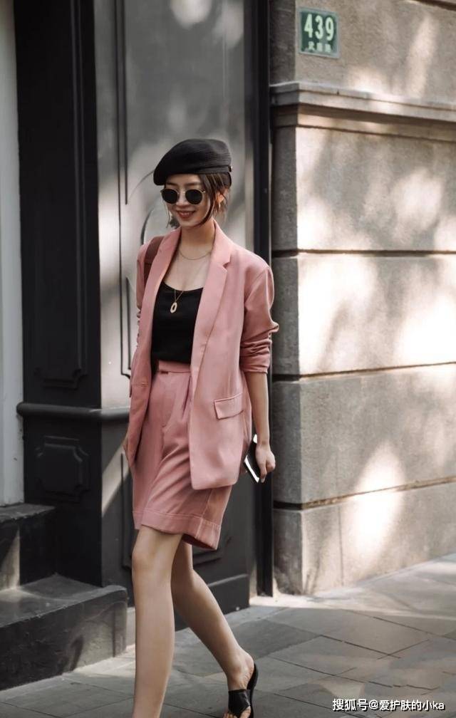 学三木|女人到了中年,放弃T恤搭配小黑裤!学三木博主这样穿,高级气质
