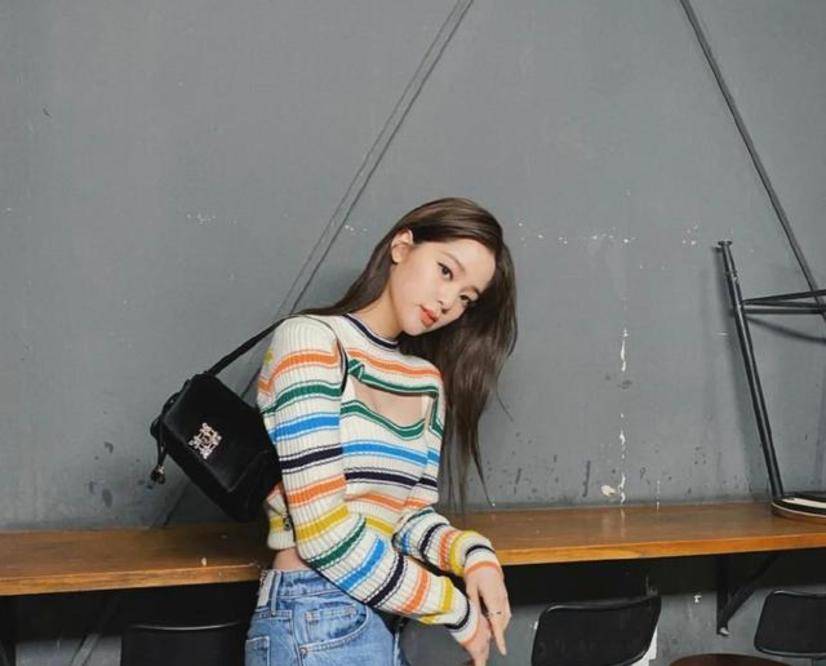 整体|欧阳娜娜终于转变路线,走御姐风撞衫迪丽热巴,两人气质不相上下