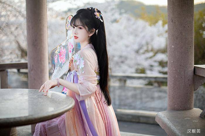 春风|男人们爱秋天还是爱秋天里穿汉服的美女?