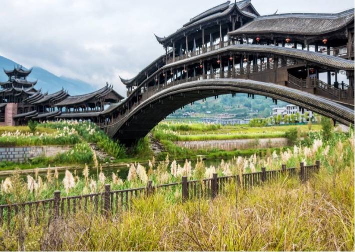 重庆一千年古镇，藏有亚洲最长的廊桥，古代商贸非常发达