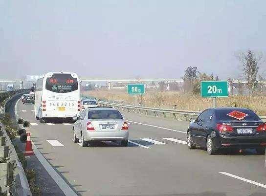 新手多久可以单独开车上高速 538ebc3c69d1402f99770cca14552df7.jpeg